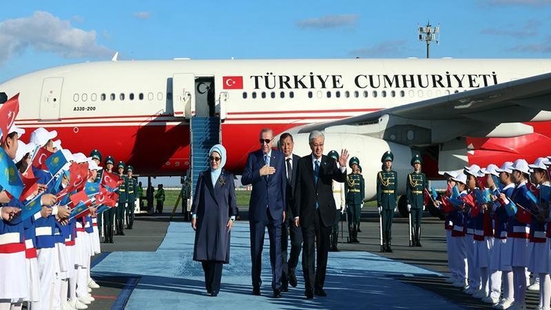 Cumhurbaşkanı Erdoğan, Kazakistan'da resmi törenle karşılandı