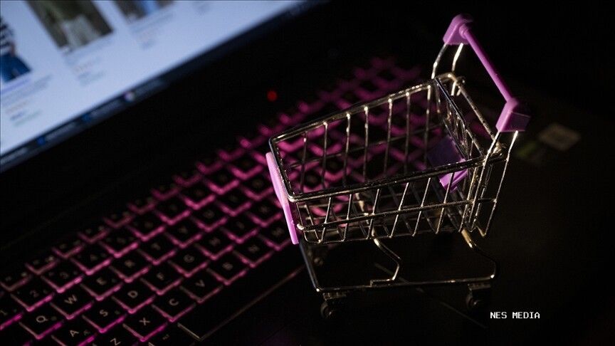 e-Ticarette erkekler yazılıma, kadınlar giyim, ayakkabı ve aksesuara para harcadı