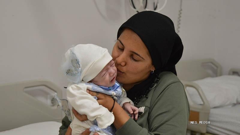İç organları göğüs kafesinde doğan Reyyan bebek, ameliyatla sağlığına kavuştu