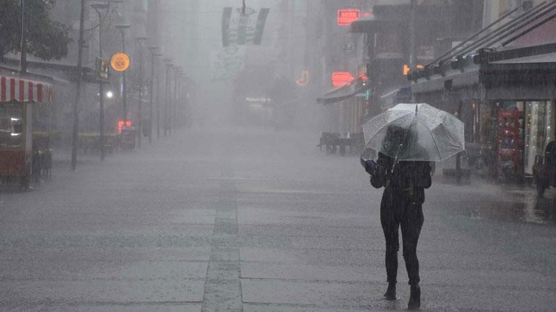 İzmir için sağanak uyarısıMeteoroloji'den yapın açıklamada, metrepol dışında bulunan 9 ilçesinde, yarın, kısa süreli ve yerel kuvvetli gök gürültülü sağanak yağmur beklendiği belirtilip, vatandaşlardan dikkatli ve tedbirli olmaları istendi.