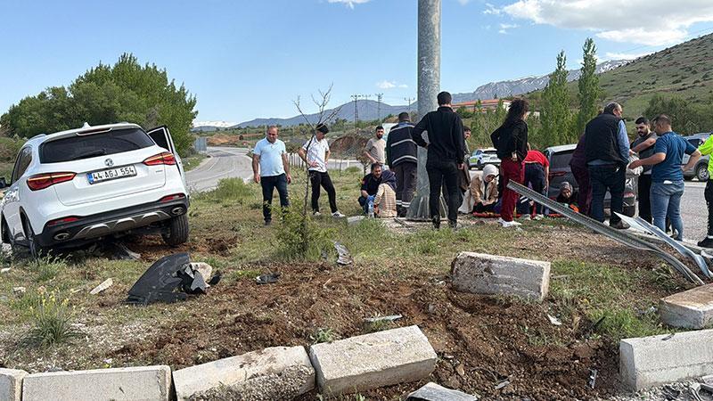 Malatya'da iki otomobil, kavşakta çarpıştı: 3 yaralıMalatya'nın Doğanşehir ilçesinde iki otomobilin kavşakta çarpıştığı kazada 3 kişi yaralandı.