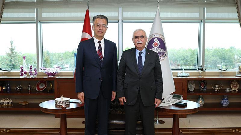 Anayasa Mahkemesi Başkanı Özkaya, Çin Yüksek Halk Mahkemesi Başkan Yardımcısı Liang'ı kabul ettiAnayasa Mahkemesi Başkanı Kadir Özkaya, Çin Yüksek Halk Mahkemesi Başkan Yardımcısı Shen Liang ve beraberindeki heyeti kabul etti.
