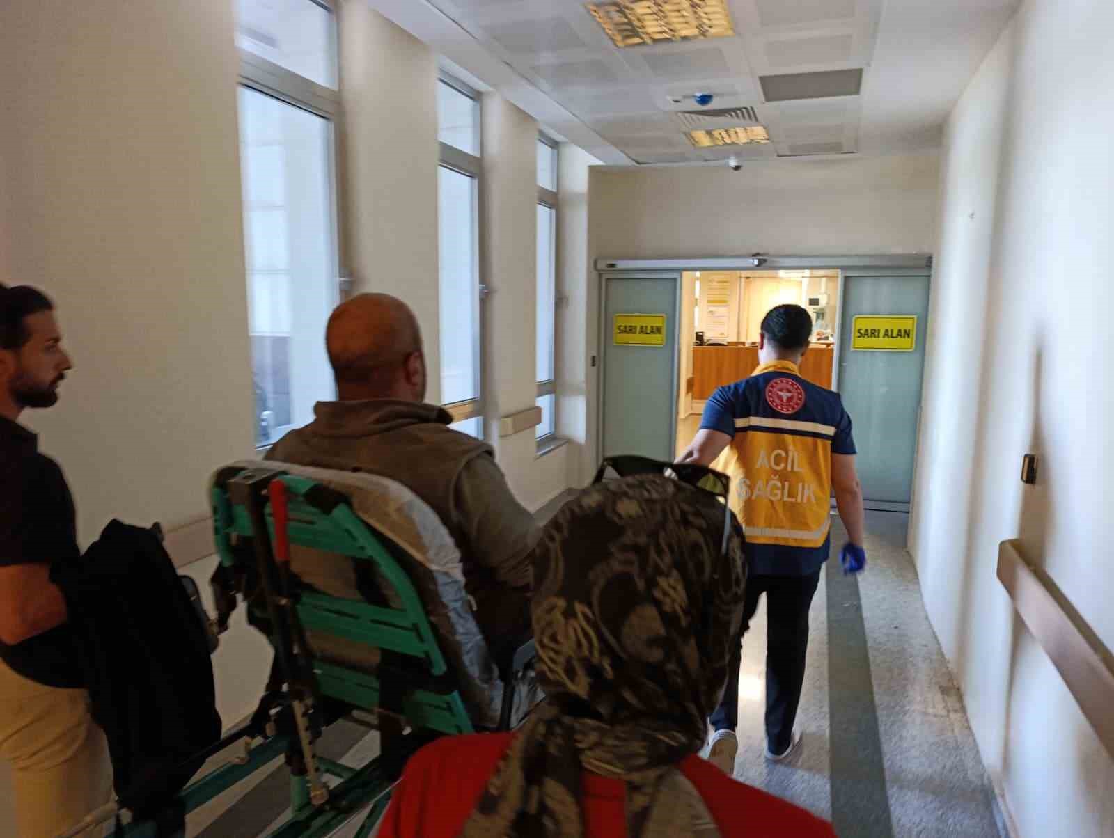 Hafif ticari araç ile motosiklet çarpıştı: 1 yaralı
