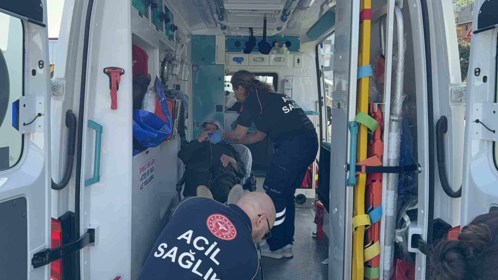 Tramvayın çarptığı kadın hastanelik oldu