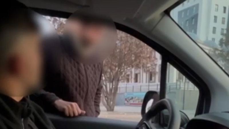 Ankara’da korsan otoparkçılara operasyon: 32 gözaltıAnkara’da korsan otoparkçılık yaptığı belirlenen kişilere yönelik düzenlenen 'Güven Sokağı' operasyonunda 32 şüpheli yakalanarak gözaltına alındı.