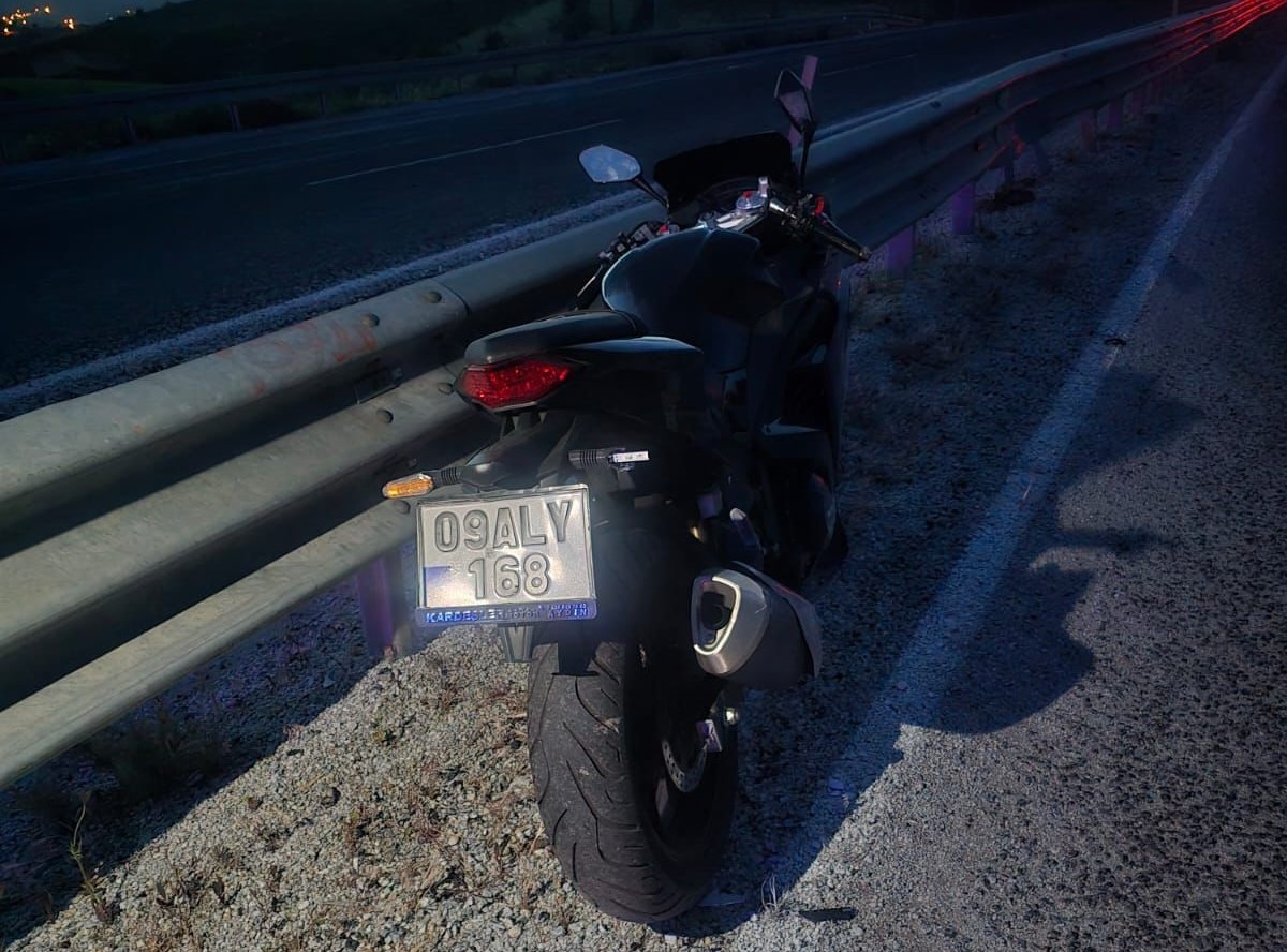 Sarıgöl’de motosiklet bariyere çarptı. 1 ölü 1 yaralı