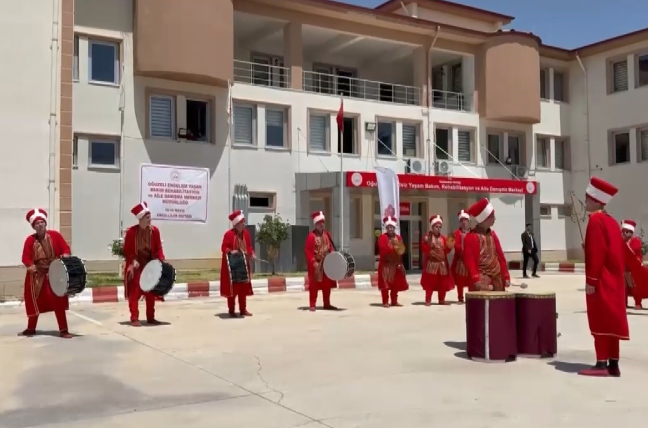 Özel bireylerden oluşan mehteran takımından özel performans