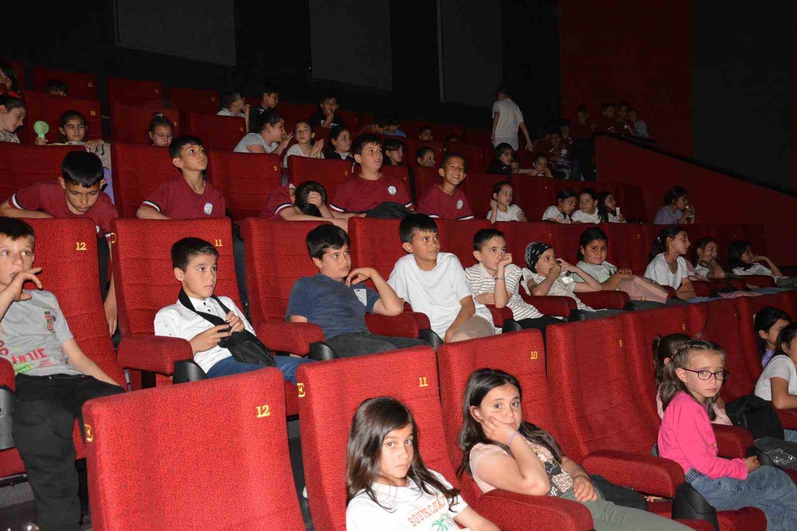 Başkan Kumral, Babadağlı çocukları sinemayla buluşturdu