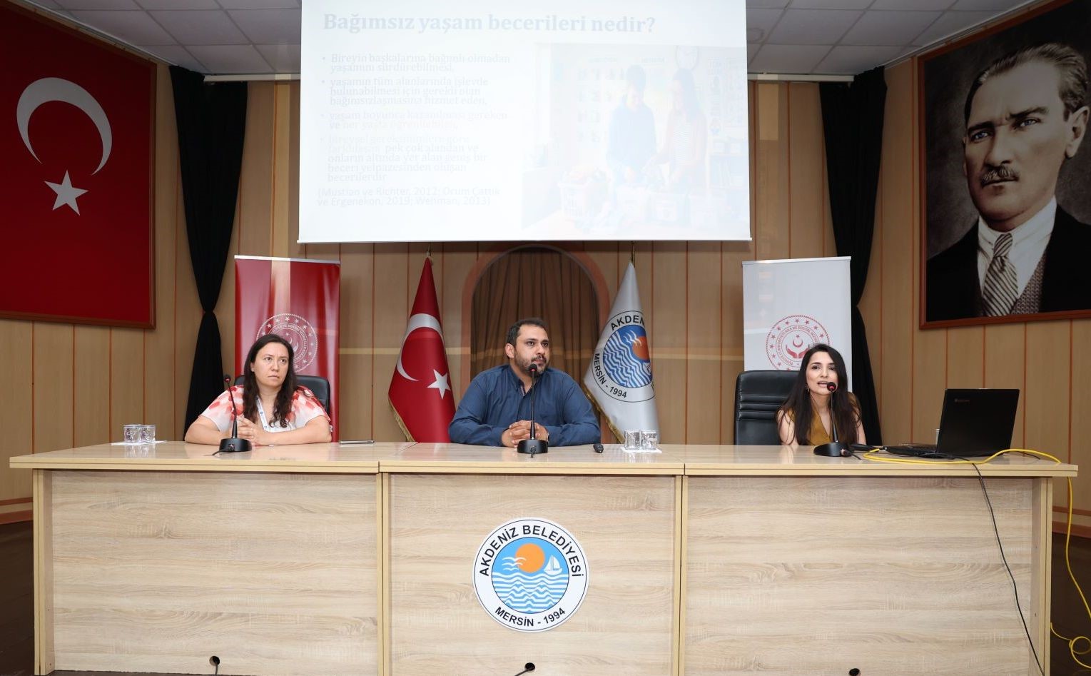 Akdeniz’de ’Özel Gereksinimli Bireyler ve Ev Yaşamı’ paneli düzenlendi
