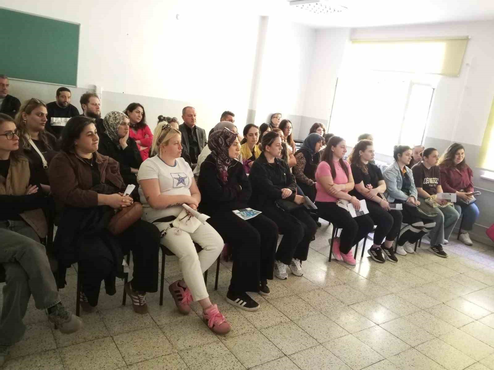 Velilere dijital çağ ve çocuk gelişimi semineri