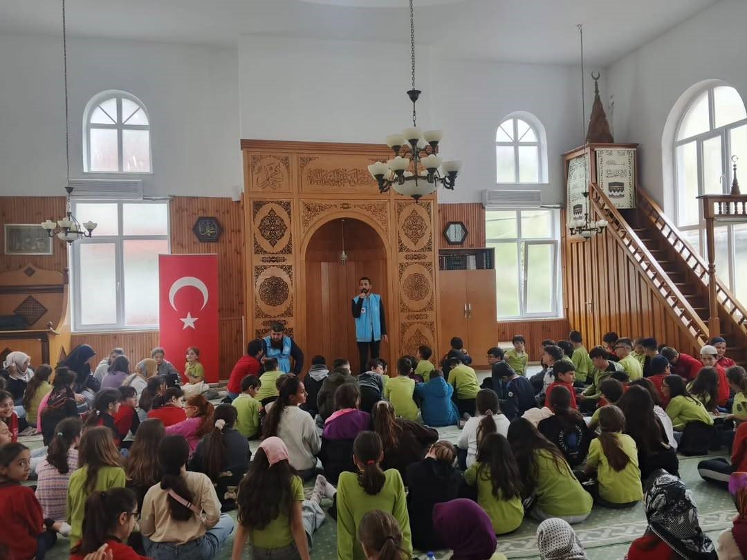 Sinop’ta camiler çocuklarla şenlendi