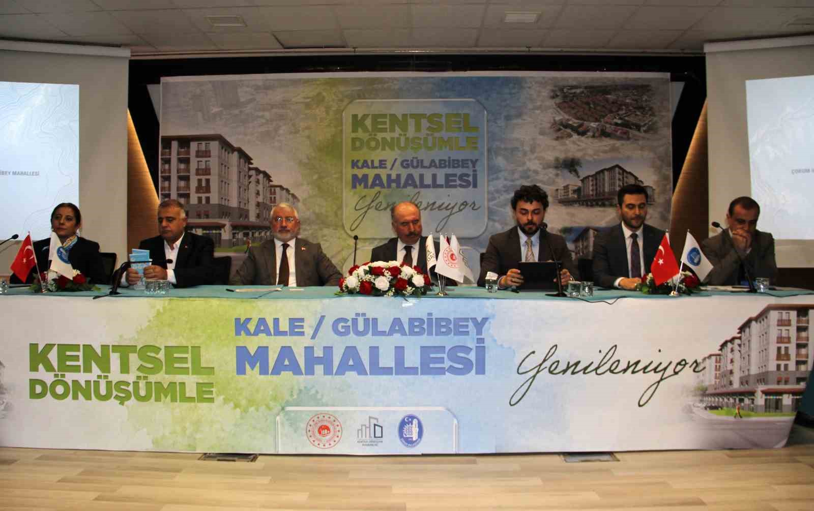 Çorum’da iki mahallede gerçekleştirilecek kentsel dönüşüm projeleriyle ilgili vatandaşlar bilgilendirildi