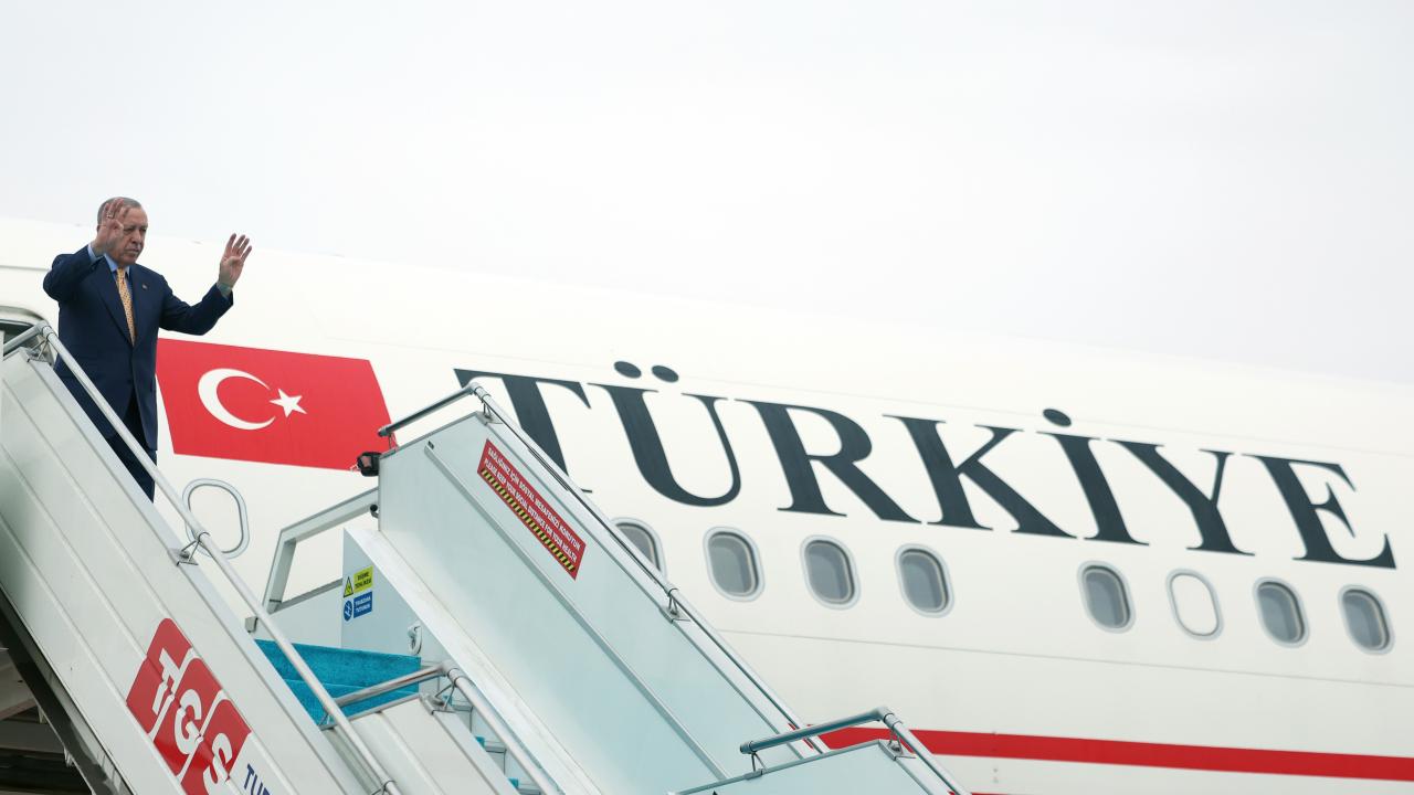 Cumhurbaşkanı Erdoğan Astana'dan Türkistan'a hareket etti
