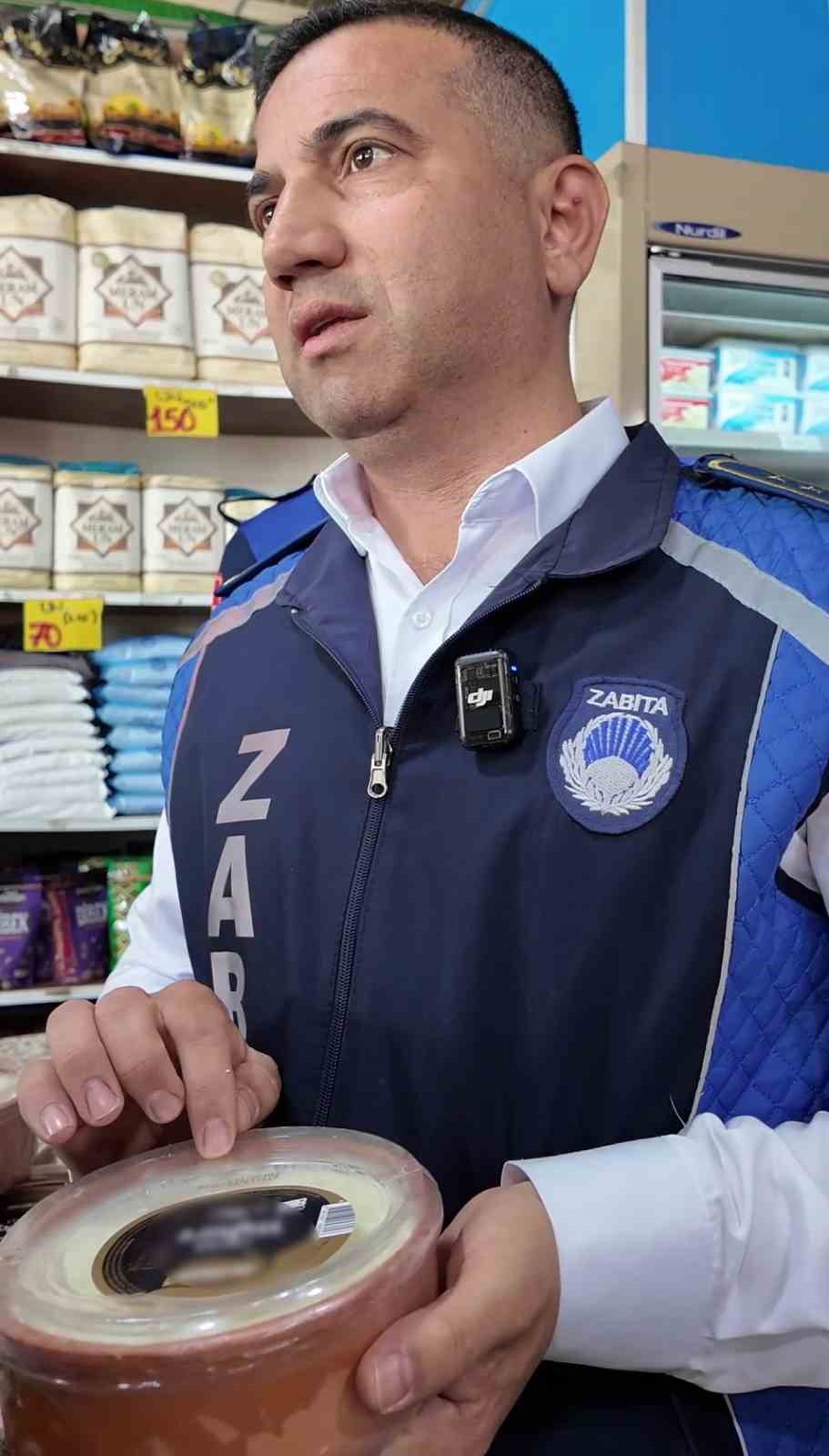 Son kullanma tarihi geçmiş yoğurdu satan esnaf, ’sabah kaldırın demiştim’ diye kendini savundu