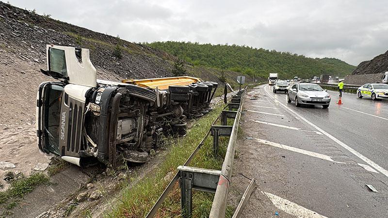 Samsun’da iki TIR çarpıştı: 2 yaralıSamsun’un Kavak ilçesinde aynı istikamette seyir halinde olan iki TIR’ın çarpıştığı kazada 2 sürücü yaralandı.