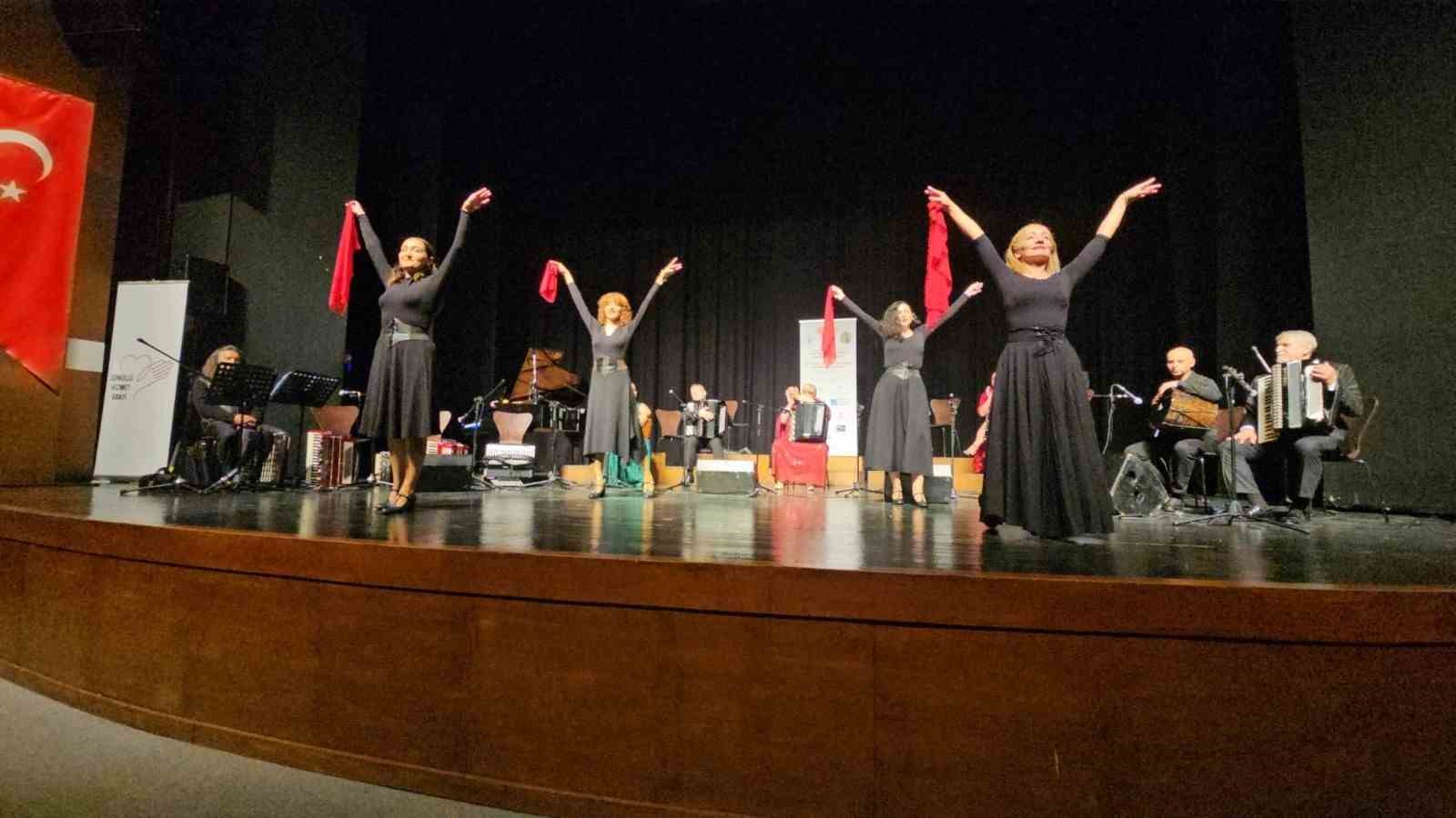 İzmirli sanatçı, uluslararası akordeon festivalinde jüri üyeliği yaptı