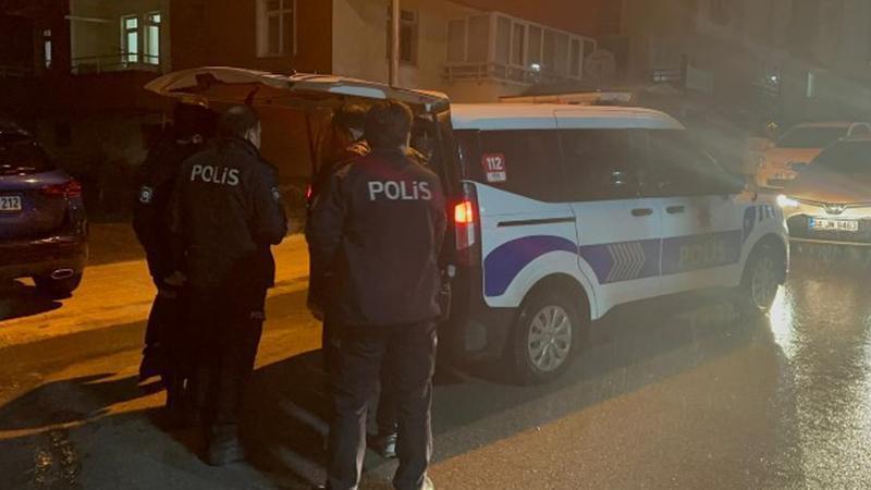 Operasyonda gözaltına alınan şüpheli, kelepçeli halde kaçtıÇorum’da, uyuşturucu operasyonunda gözaltına alındıktan sonra kelepçeli halde kaçan şüpheli, polis ekipleri tarafından kısa sürede yakalandı. Operasyonda 4 bin 158 adet sentetik hap ele geçirildi.