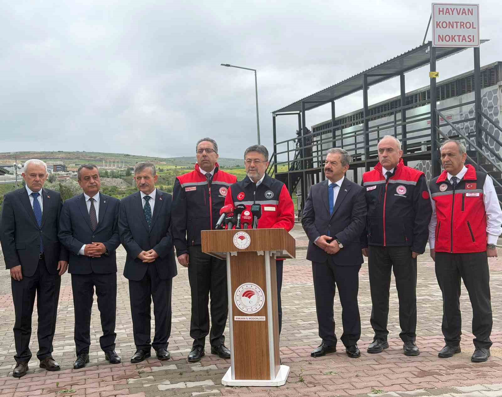 Bakan Yumaklı: "Büyükbaş kurbanlıklarda 1 milyon 202 bin, küçükbaşlarda ise 3 milyon 761 bin sayısındayız"