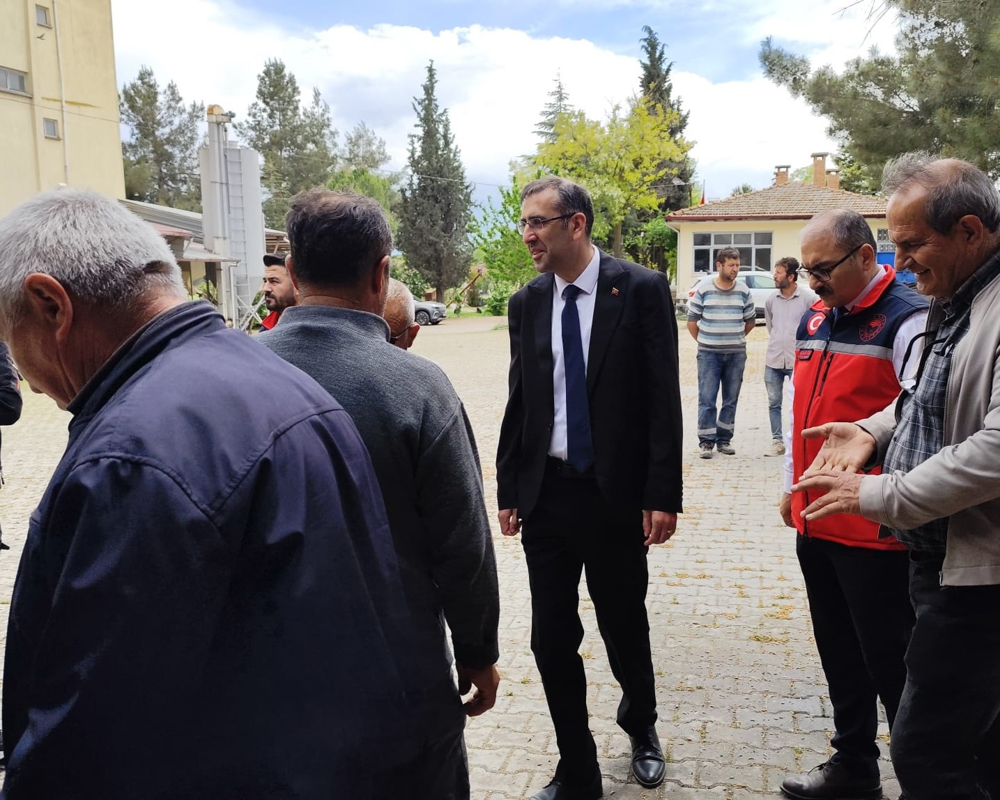 Uşak’ta tarımsal üretim ve kooperatifçilik için İnay köyünde saha incelemesi yapıldı