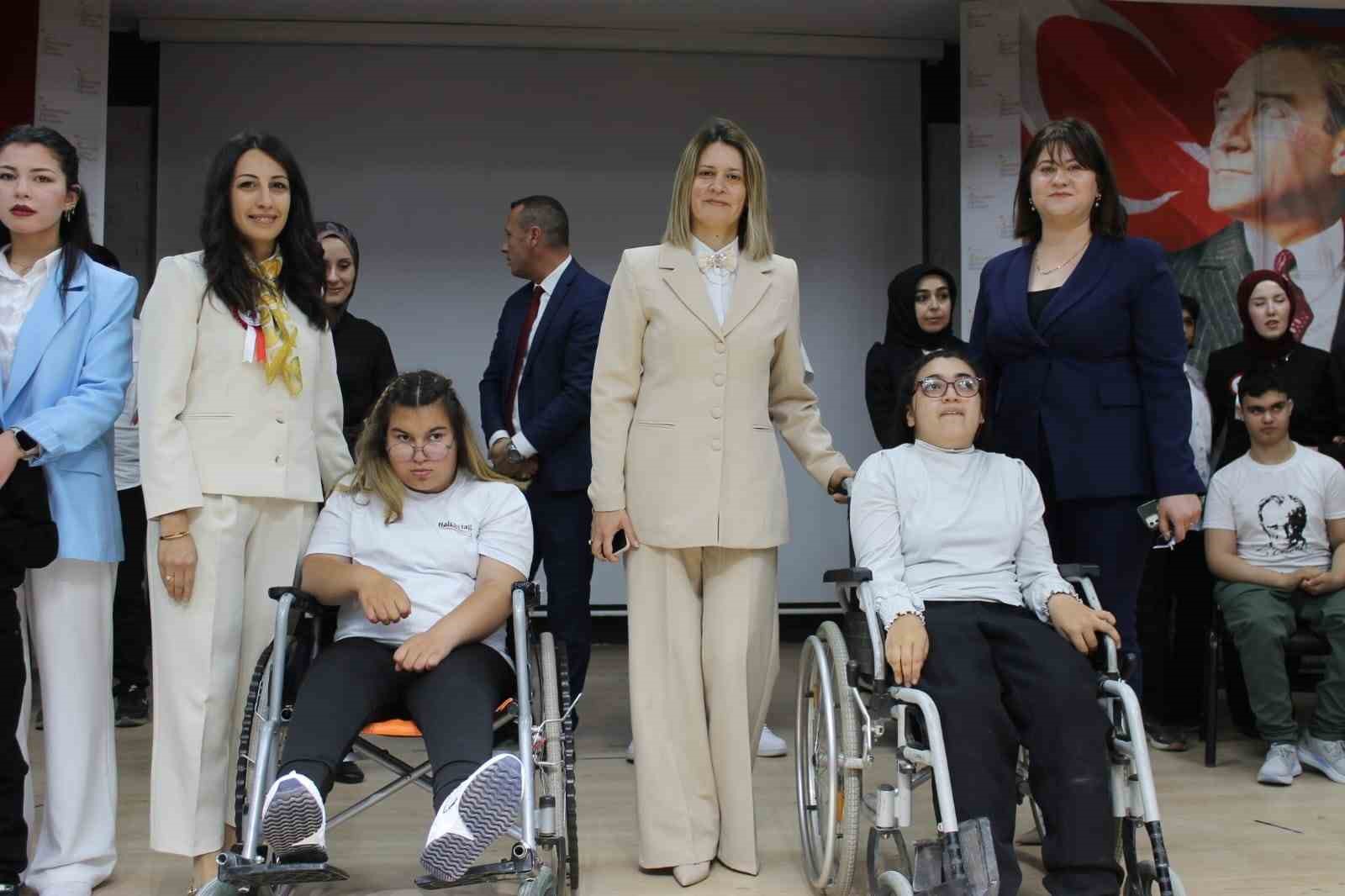 Altıntaş’ta özel eğitim öğrencilerinden anlamlı etkinlik