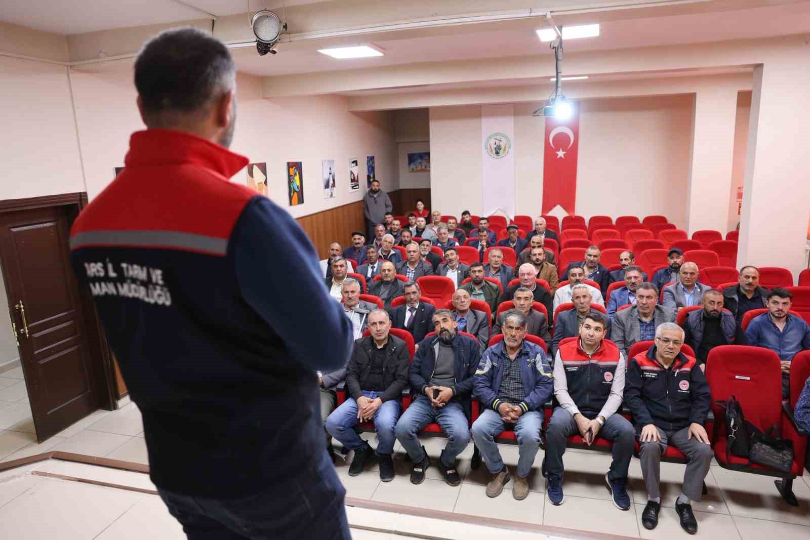 Kars’ta üreticilere kırsal kalkınma ve tasarruflu sulama desteği anlatıldı