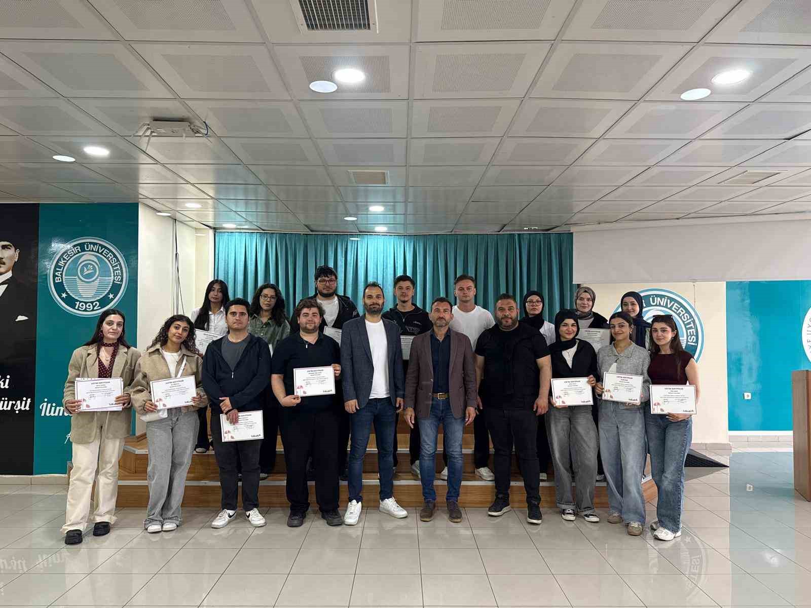 Burhaniye Uygulamalı Bilimler de sertifika töreni