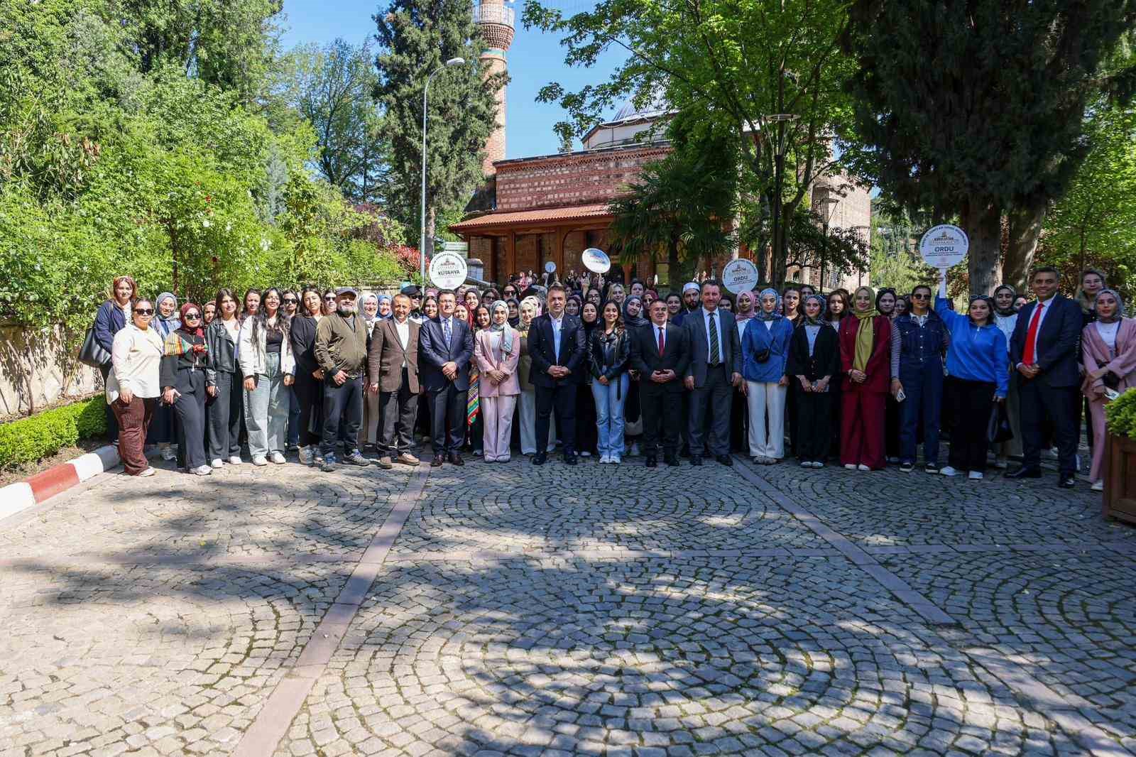 Vali Sözer, gençlerle tarih ve medeniyet gezisinde bir araya geldi