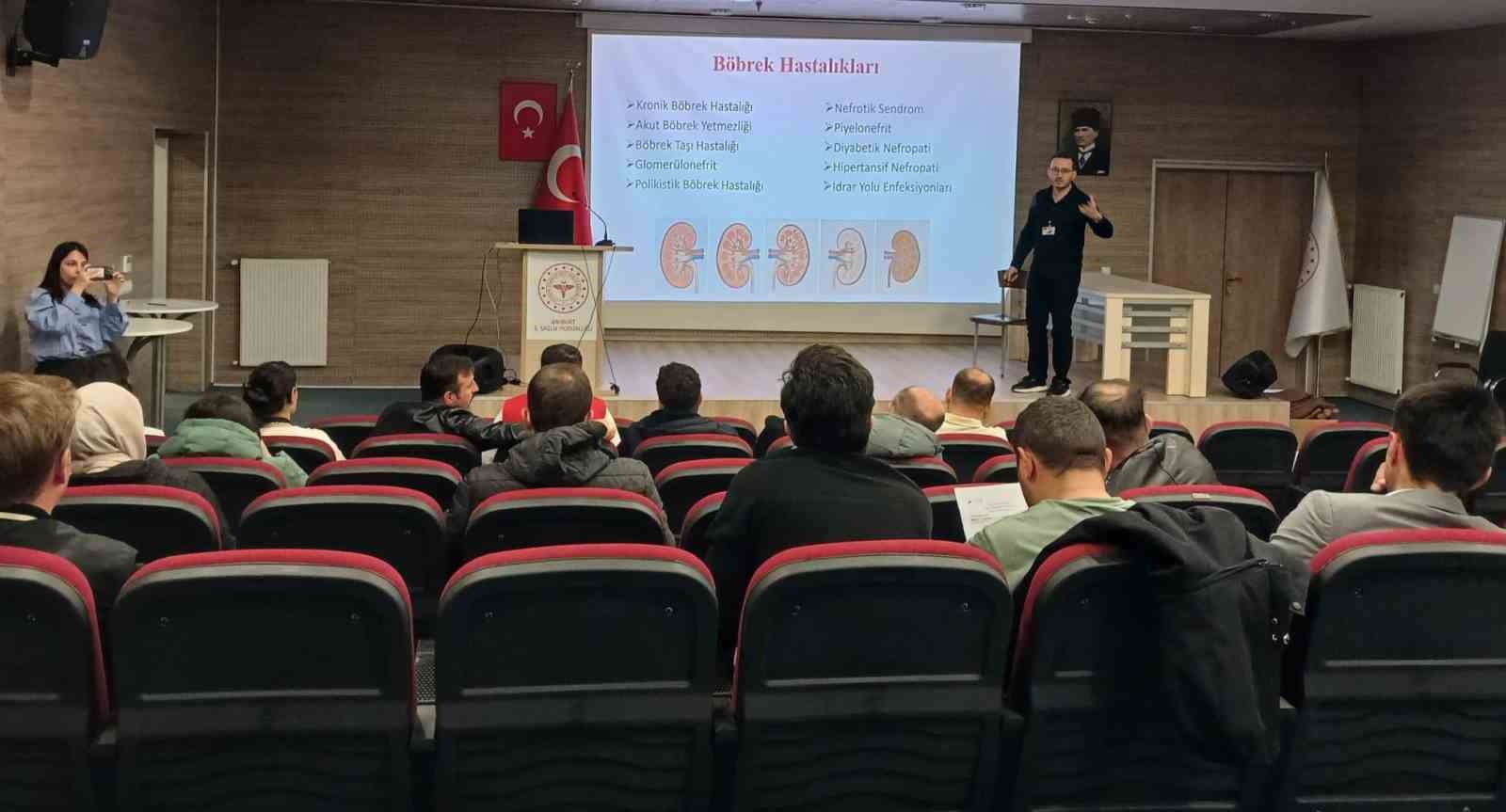 Göç İdaresi personellerine halk sağlığı eğitimi verildi