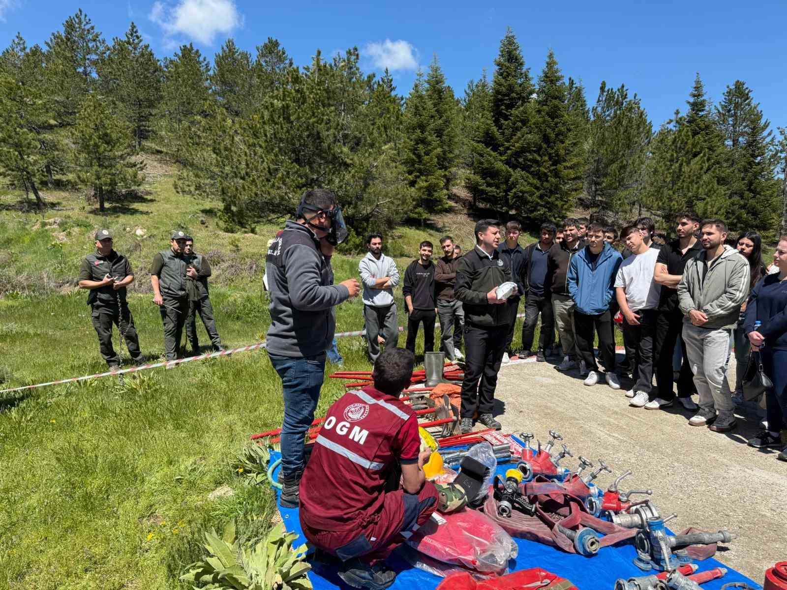 Demirci’de geleceğin ormancıları sahaya indi