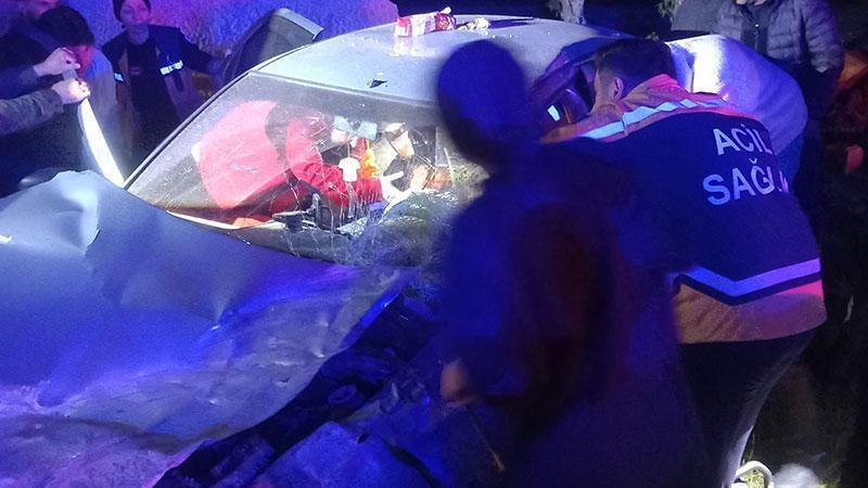 Muş’ta otomobil takla attı: 1 ölü, 3 yaralıMuş’ta sürücüsünün kontrolünü yitirdiği otomobil, takla attı. Otomobil sürücüsü T.N.'nin (20) öldüğü kazada, yolcu konumundaki kardeşleri R.N., H.N. ve N.N. yaralandı.