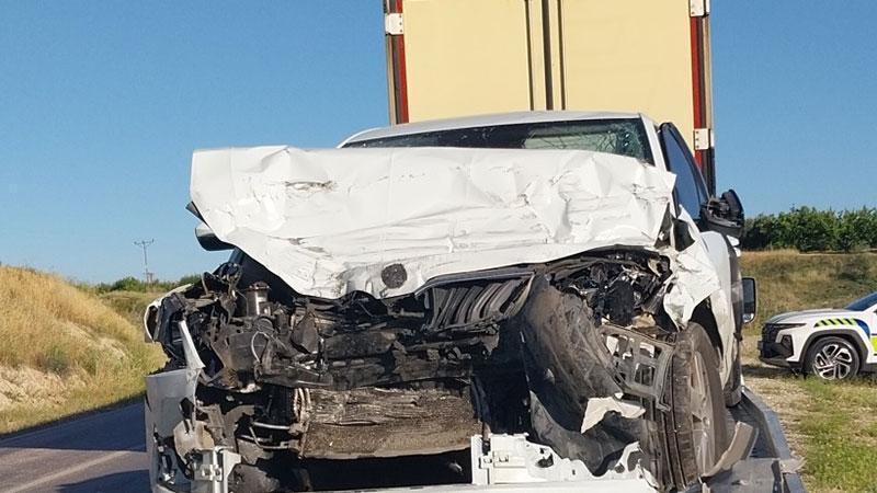 TIR'la çarpışan otomobildeki anne ve kızı öldü, baba ağır yaralı