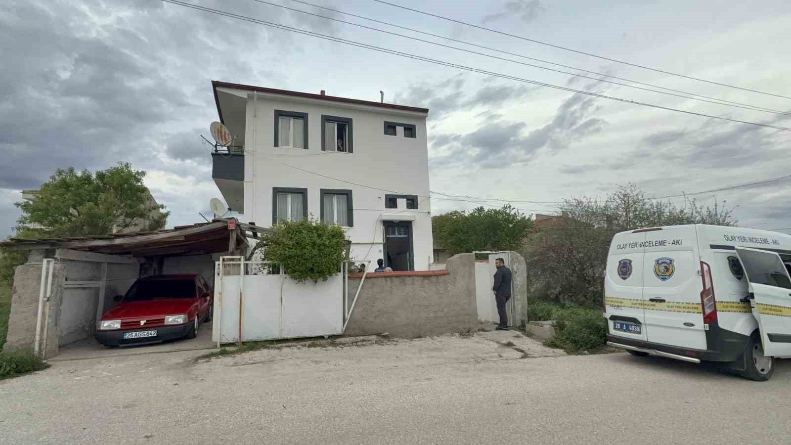 Yaşlı kadın banyoda ölü bulundu