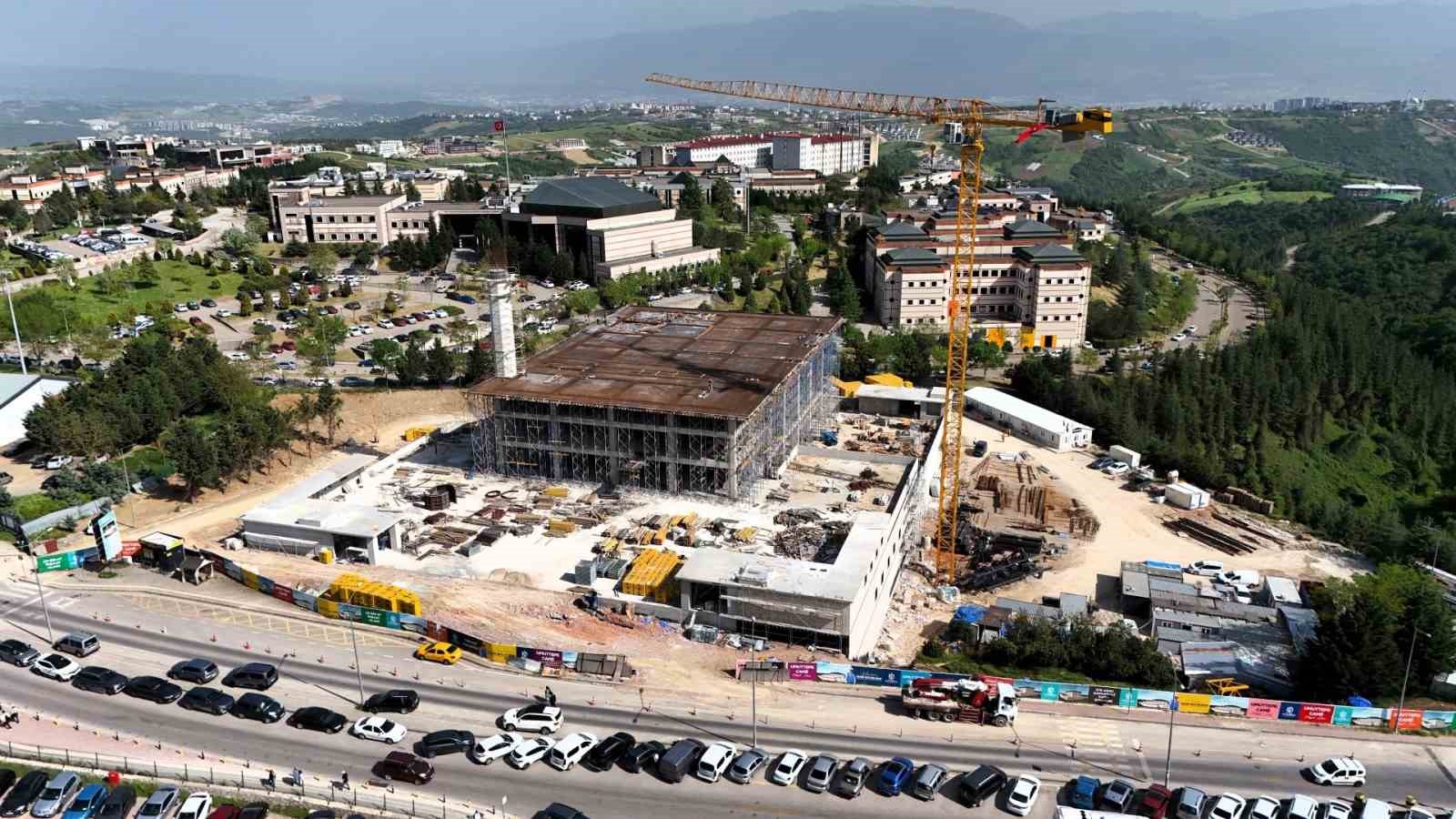 Umuttepe’deki cami ve otopark inşaatı hızla ilerliyor