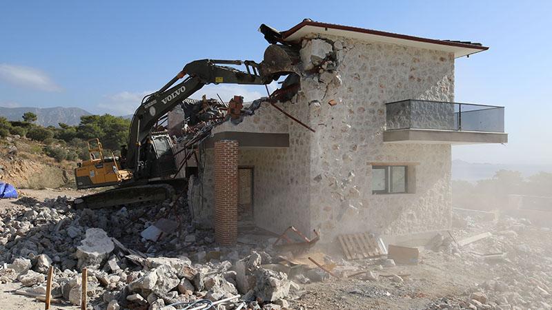 Kaş'ta kaçak yapıların 10'uncu yıkım ihalesine de teklif veren olmadı