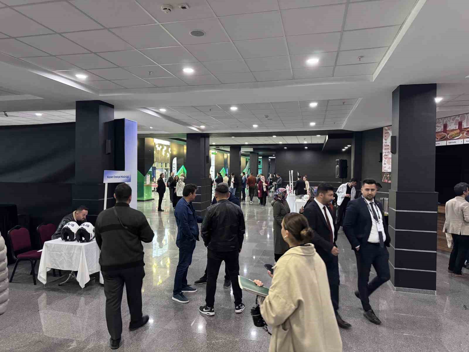 Kayseri’de bin 500 işsiz işverenle buluştu
