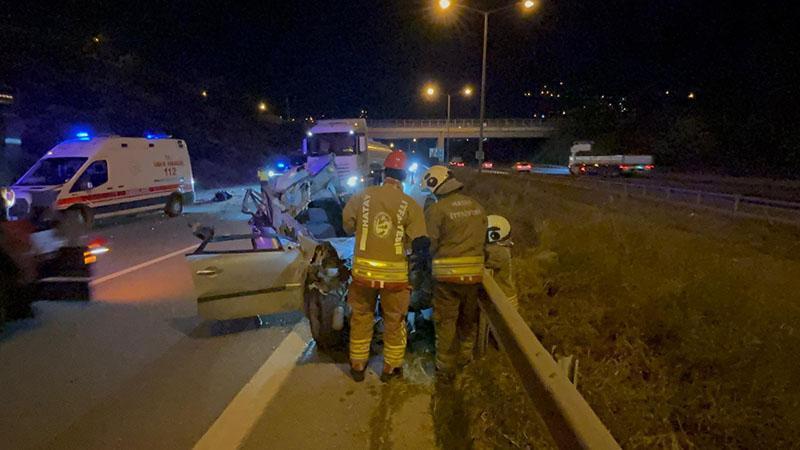 Otomobil, TIR'a çarptı: 1 ölü, 1 yaralıHatay'ın İskenderun ilçesinde TIR'a arkadan çarpan otomobildeki Ezgi Özcan (18) öldü, sürücü yaralandı.