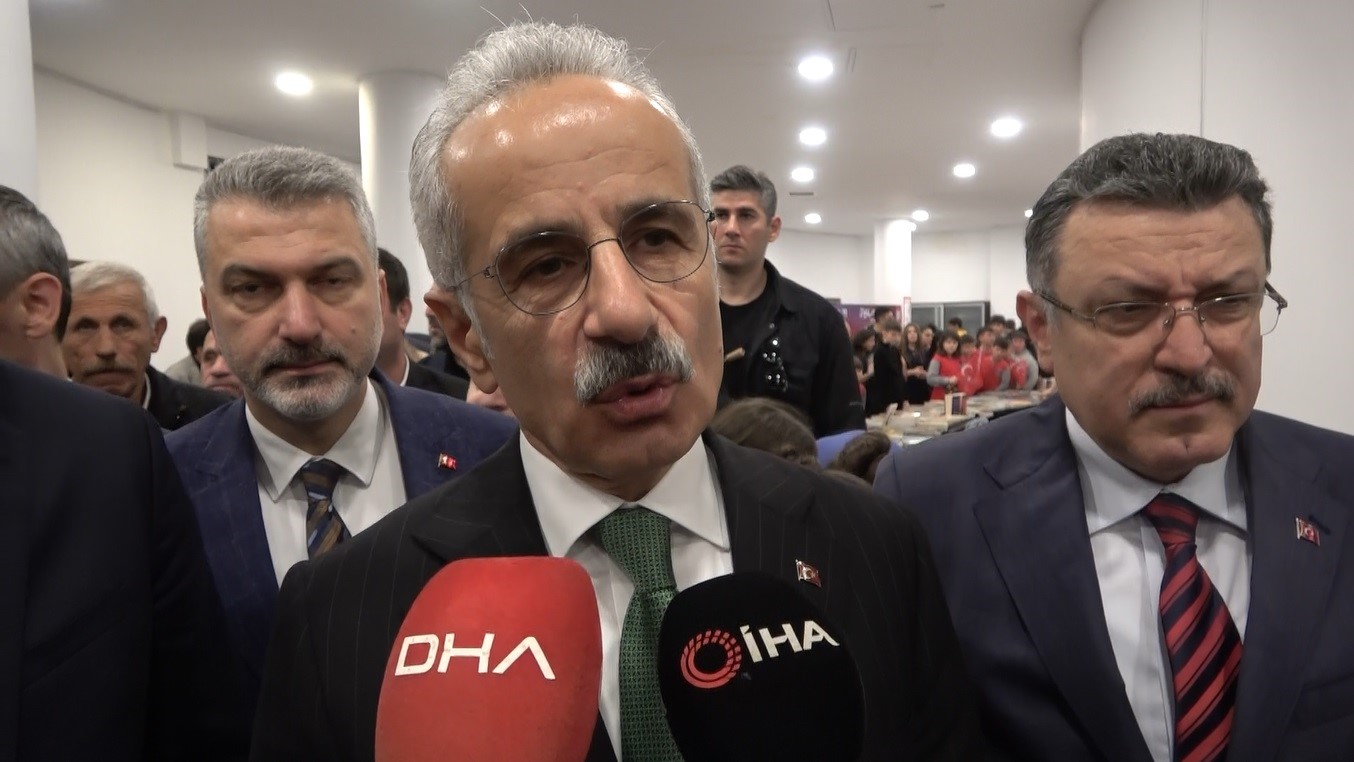 Bakan Uraloğlu: (Depremle ilgili) "İlk aldığımız bilgilere göre önemli bir problem olmadığını söyleyebilirim"