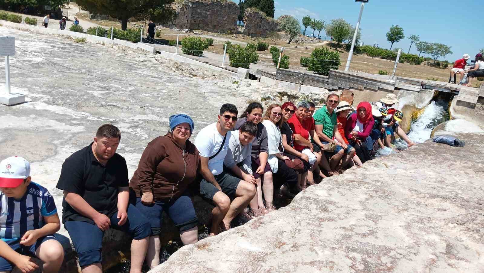 Acıpayam’ın kanatsız melekleri beyaz cenneti gezdi