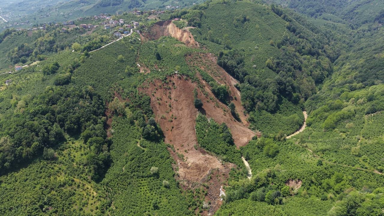 Ordu’da heyelan bölgesi havadan görüntülendi: Dağ aşağı kaydı, 400 dönüm alan etkilendi