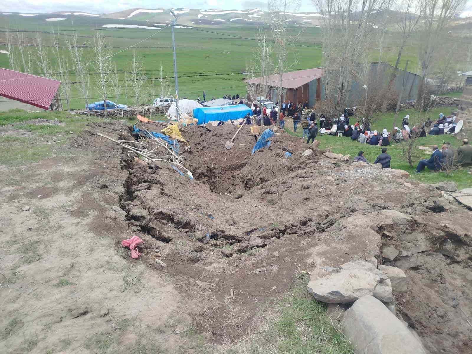 Tekman’da ahır çöktü; 1 ölü