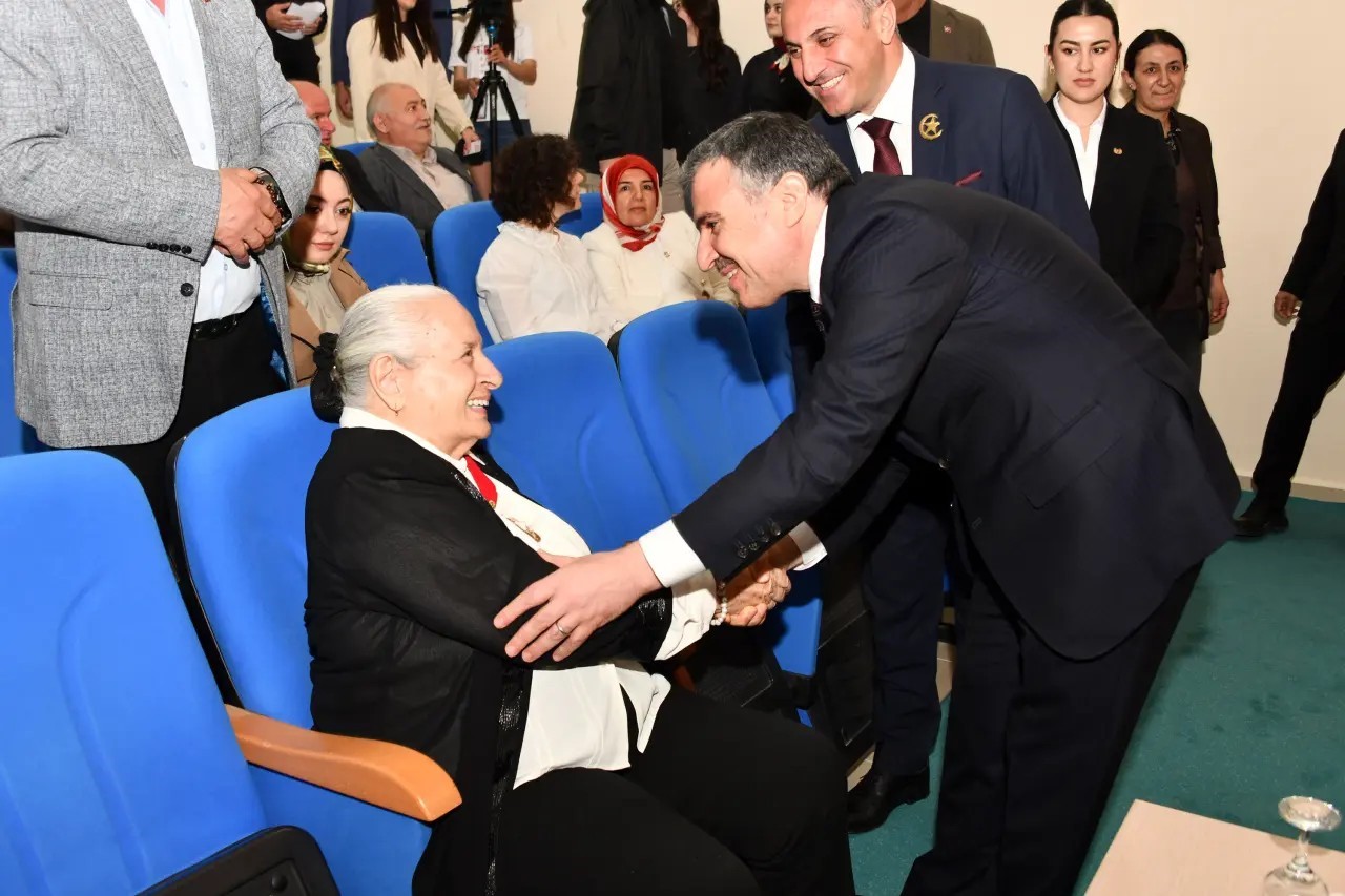 Kazım Karabekir’in kızı Gümüşhane’de gençlerle buluştu