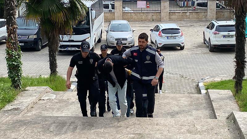 350 milyon liralık işlem hacimli 'yasa dışı bahis' operasyonunda 9 gözaltı Samsun'da düzenlenen yasa dışı bahis operasyonunda 9 şüpheli, gözaltına alındı. İncelemede, şüphelilere ait hesaplarda yaklaşık 360 milyon TL işlem hacmi bulunduğu tespit edildi.