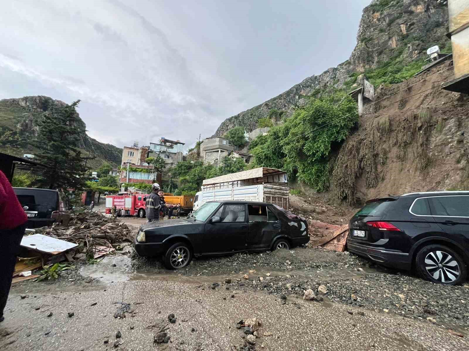 Hatay’da heyelan nedeniyle müstakil ev çöktü: 1 ölü, 2 yaralı