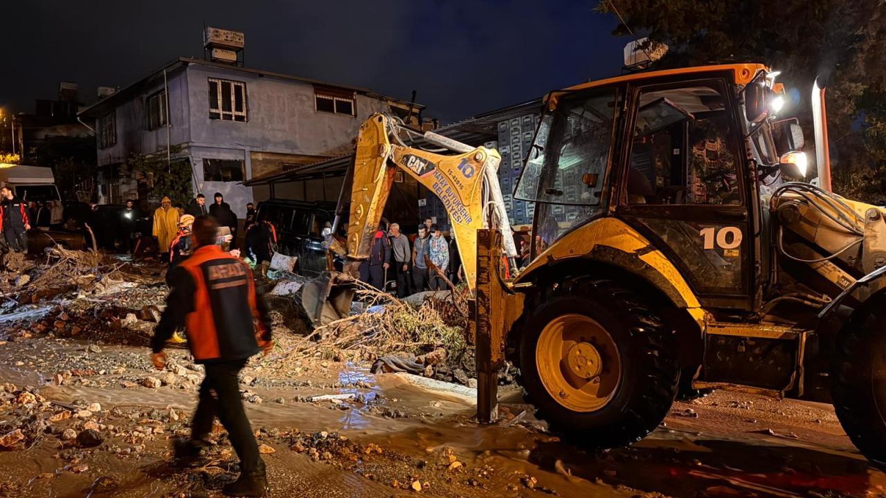 Hatay'da sağanak nedeniyle ev çöktü: 1 ölü
