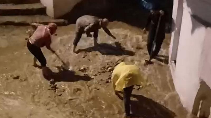 Hatay'da sağanak; köprü çöktü, araçlar sürüklendi