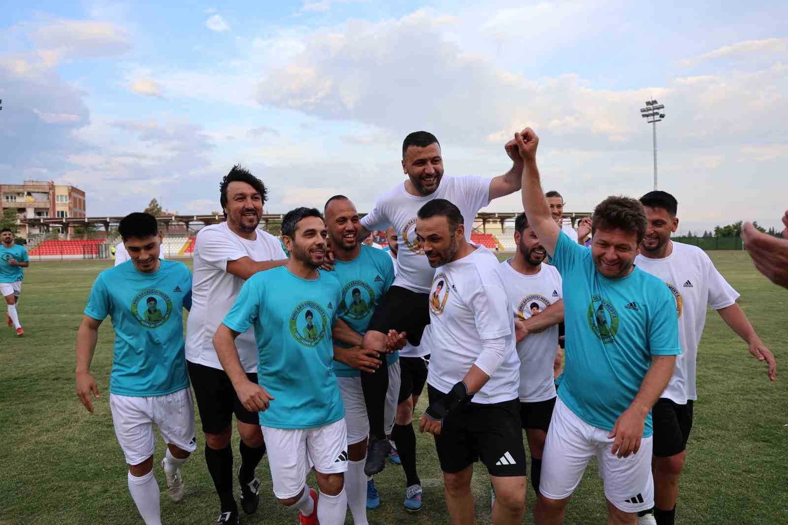 Sökespor altyapısında futbola başlayan Taşdemir, sahalara veda etti