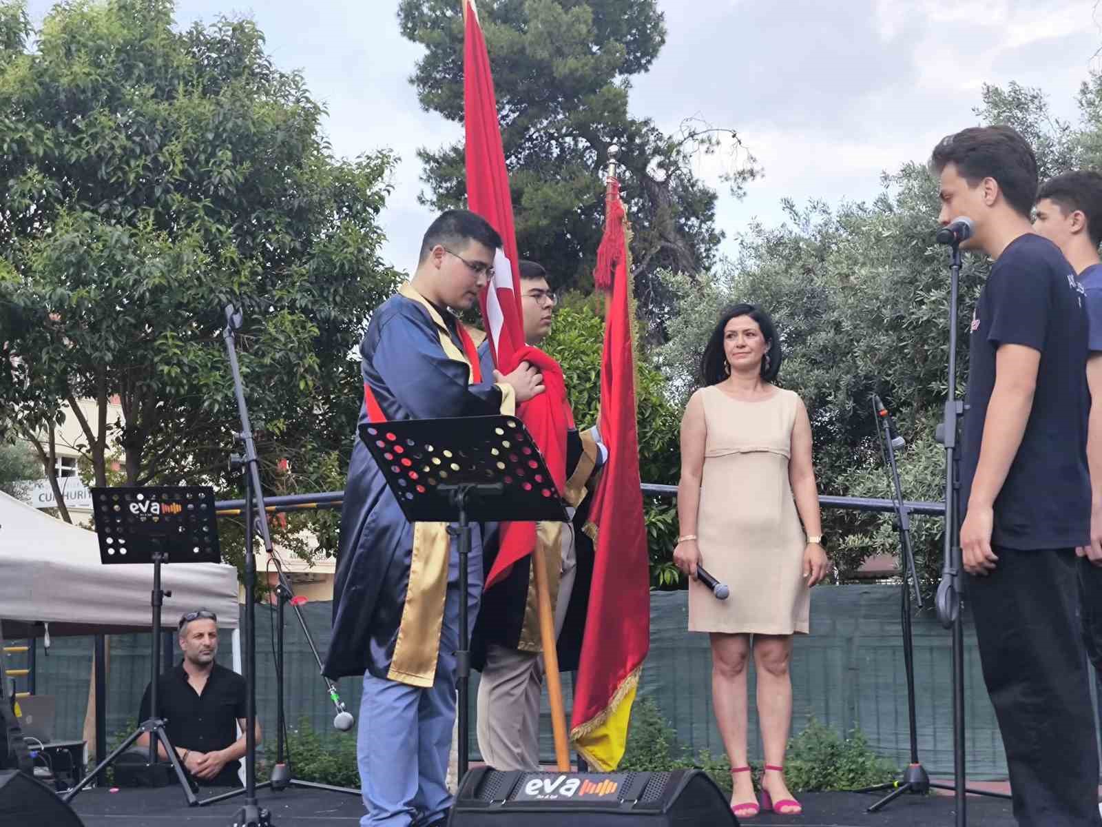 Aydın Lisesi’nde mezuniyet coşkusu