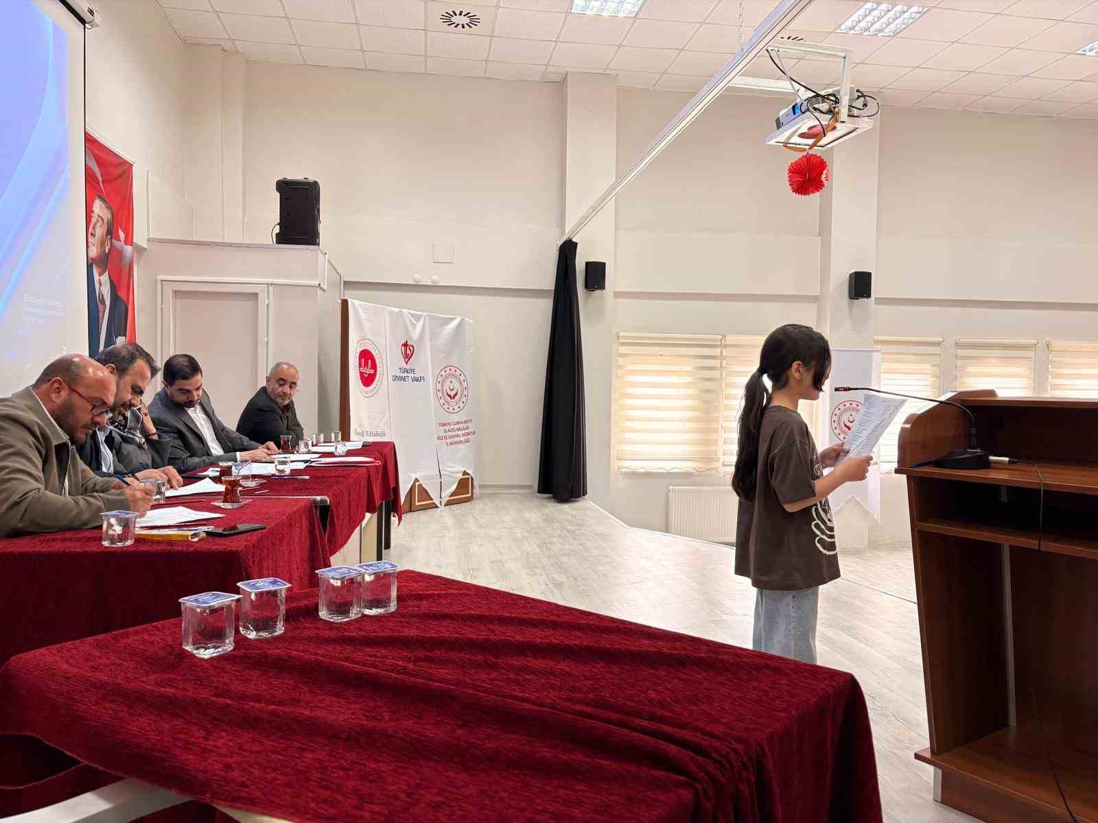 Elazığ’da şiir okuma yarışması