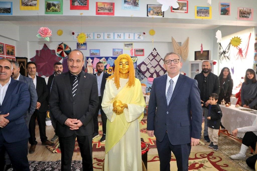 Kars’ta  "7 bölge, Tek ruh" sergisi yoğun ilgi gördü