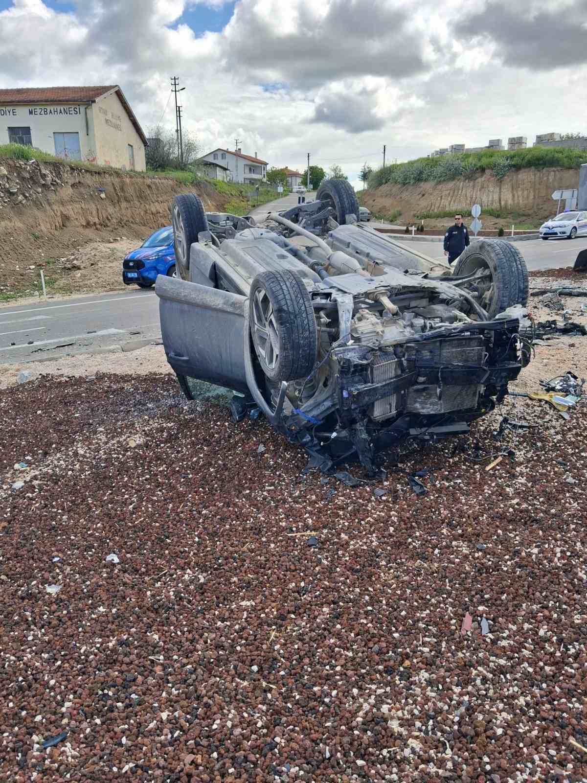Aksaray’da iki otomobil çarpıştı: 1 ölü, 2 yaralı